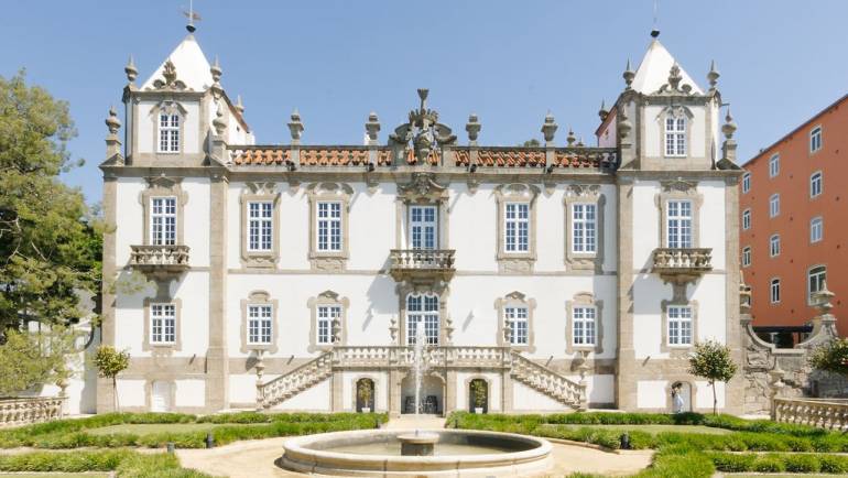 Getting Married in a Palace: When Love Meets History